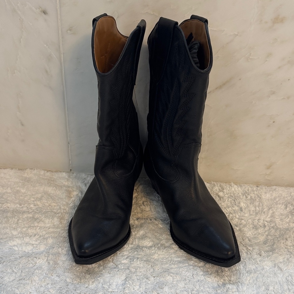 Black Leather Cowboy Boots never worn these are comfortable!